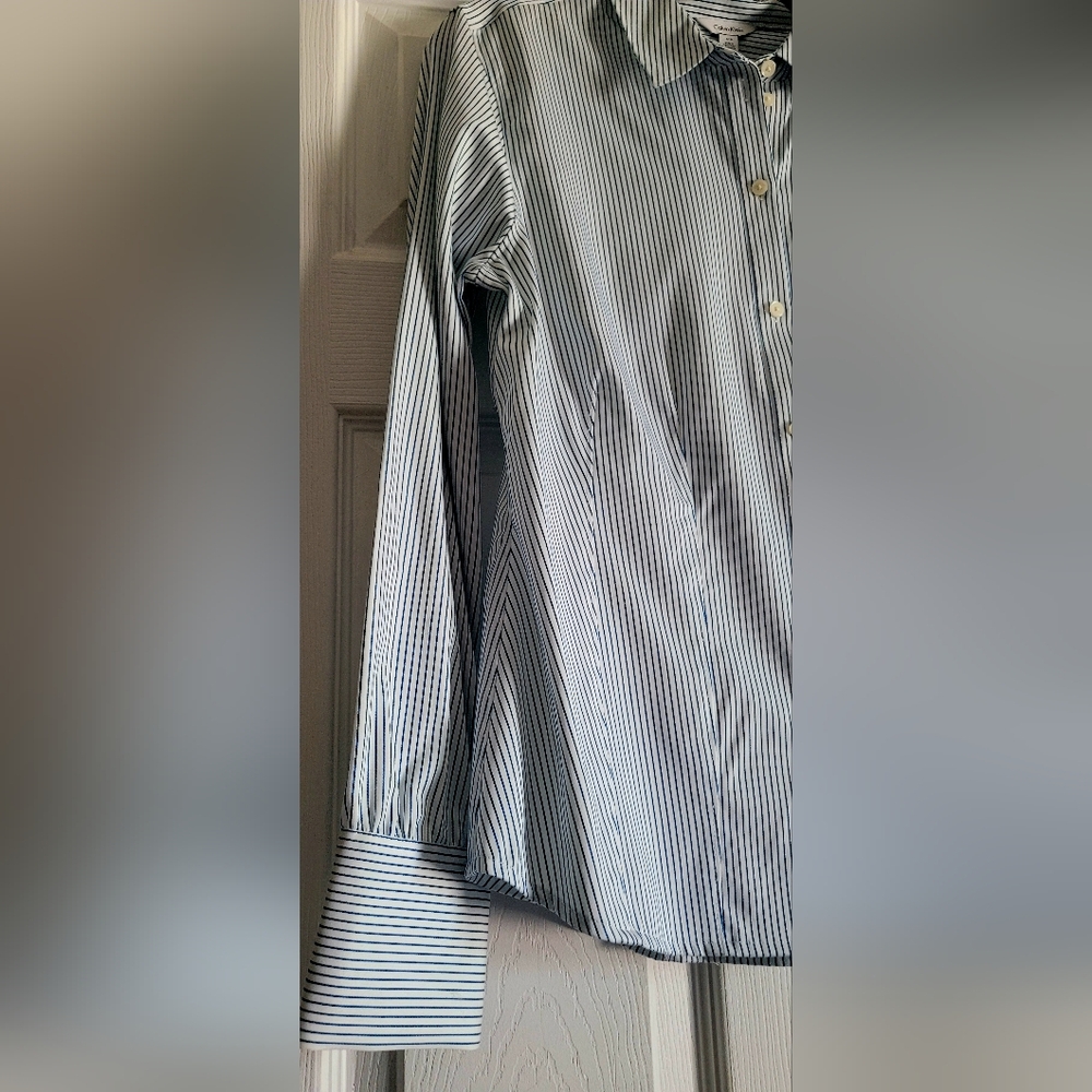 Calvin Klein Tailored Button down - Picture 2 of 7